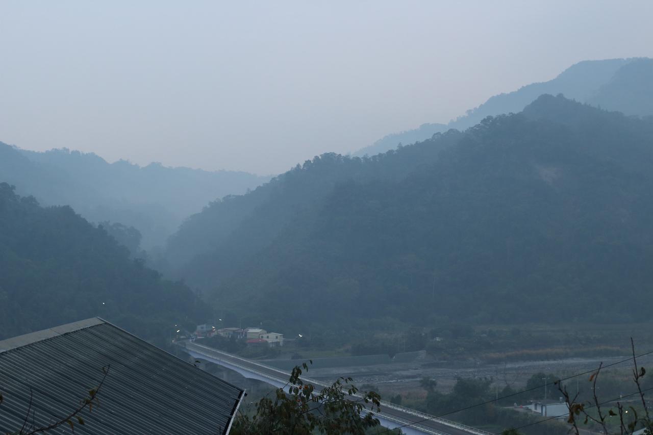 Old Farmer Homestay Zhudong Bagian luar foto